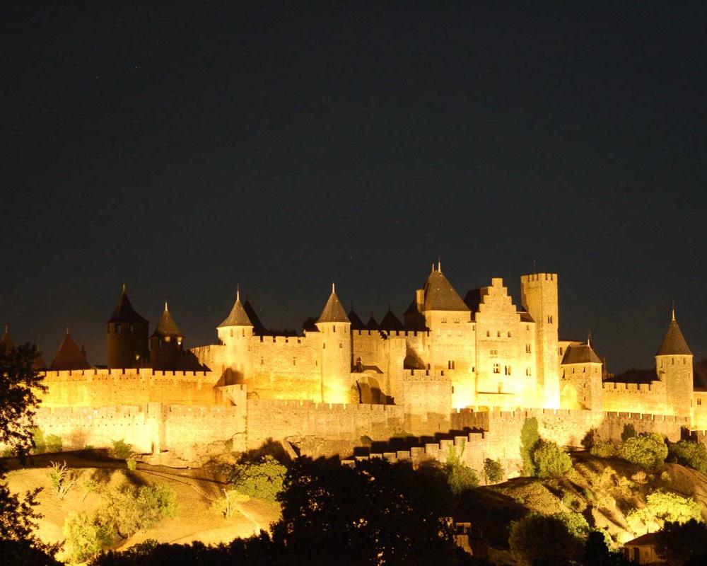 Carcassonne de nuit, près de l'Hostellerie des Corbières